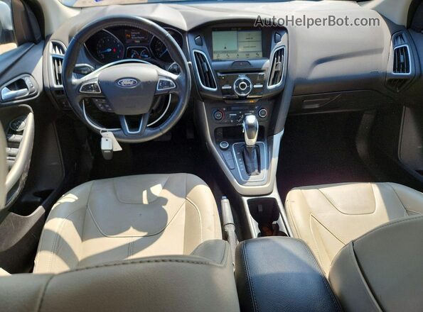 1FADP3J22HL288232 2017 FORD FOCUS Silver Vista del salpicadero