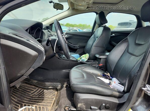 1FADP3J23HL238441 2017 FORD FOCUS Charcoal Widok wnętrza z przodu