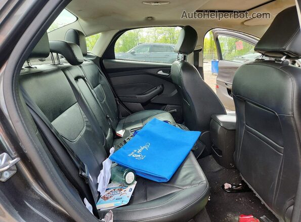 1FADP3J23HL238441 2017 FORD FOCUS Charcoal Widok tylnych siedzeń