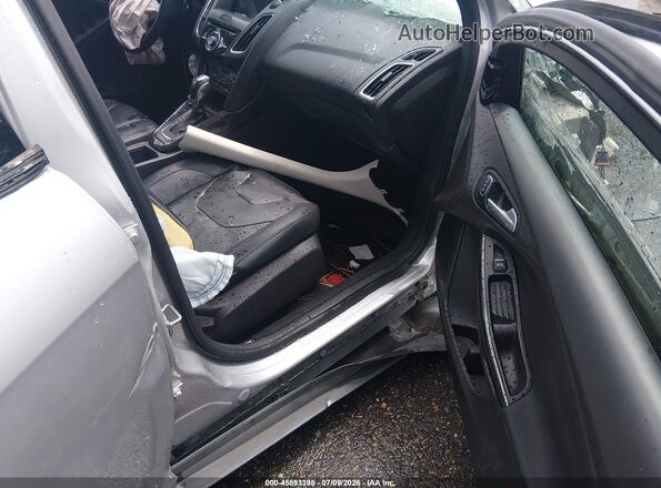1FADP3J24GL296878 2016 FORD FOCUS Silver Widok wnętrza z przodu