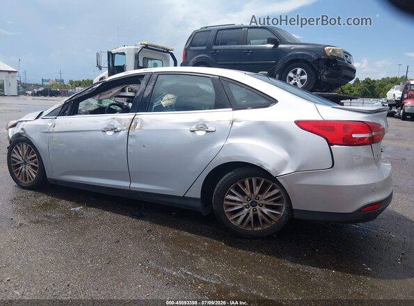 1FADP3J24GL296878 2016 FORD FOCUS Silver Widok wnętrza 360 stopni