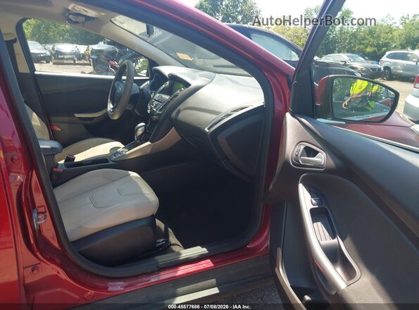 1FADP3J24HL272355 2017 FORD FOCUS Red წინა სალონის ხედი
