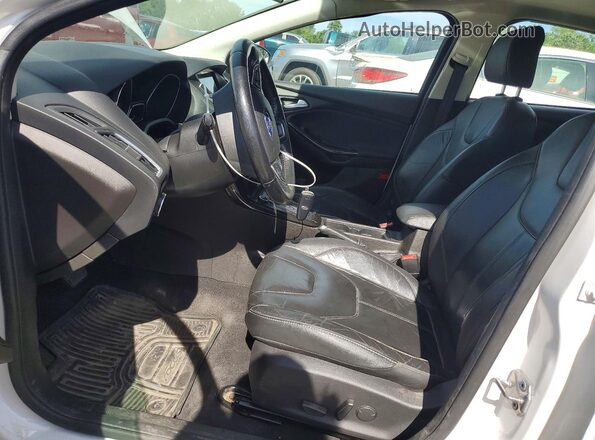 1FADP3J25GL367487 2016 FORD FOCUS White Вид салону спереду