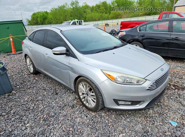 1FADP3J27HL288324 2017 FORD FOCUS Silver Przód prawy