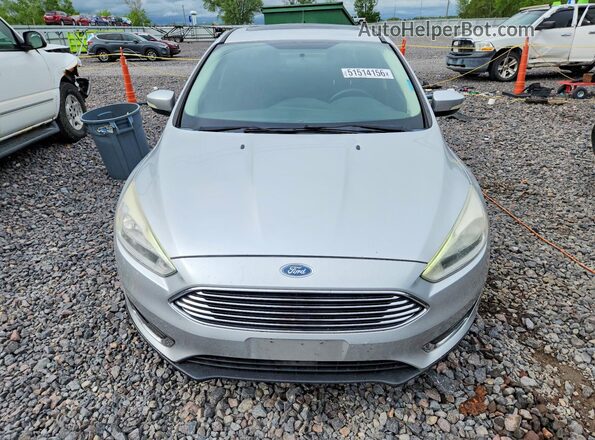 1FADP3J27HL288324 2017 FORD FOCUS Silver Widok z przodu
