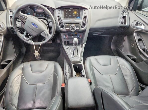 1FADP3J27HL288324 2017 FORD FOCUS Silver Widok deski rozdzielczej