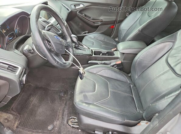 1FADP3J27HL288324 2017 FORD FOCUS Silver Widok wnętrza z przodu