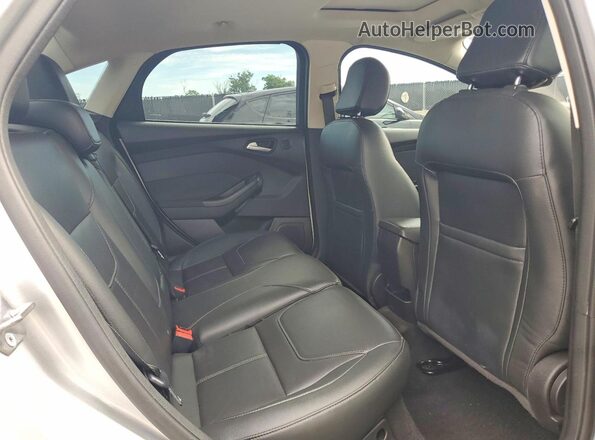 1FADP3J27HL346271 2017 FORD FOCUS Silver Вид задніх сидінь