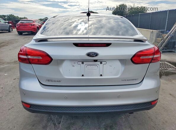 1FADP3J27HL346271 2017 FORD FOCUS Silver Вид ззаду
