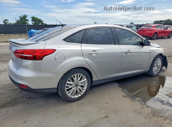 1FADP3J27HL346271 2017 FORD FOCUS Silver Задня права чверть