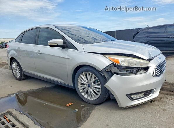 1FADP3J27HL346271 2017 FORD FOCUS Silver Передня права чверть