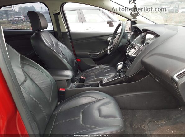 1FADP3J27JL294209 2018 FORD FOCUS Red Вид салону спереду