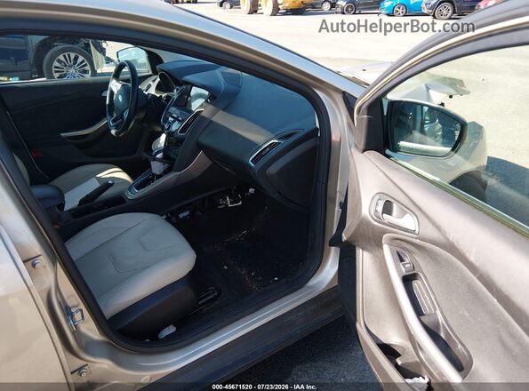 1FADP3J29HL302059 2017 FORD FOCUS Gold Սալոնի դիմացի տեսք