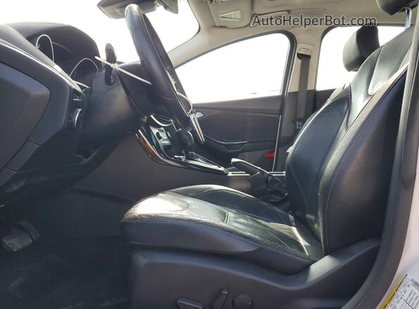 1FADP3J2XGL306281 2016 FORD FOCUS White Front interior view