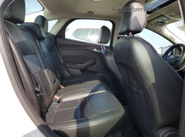 1FADP3J2XGL306281 2016 FORD FOCUS White Rear seats view