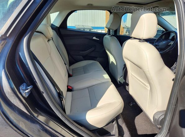 1FADP3J2XHL291363 2017 FORD FOCUS Gray Rear seats view