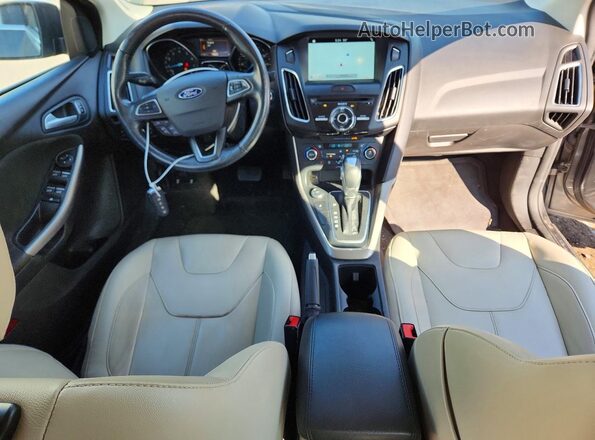 1FADP3J2XHL291363 2017 FORD FOCUS Gray Dashboard view