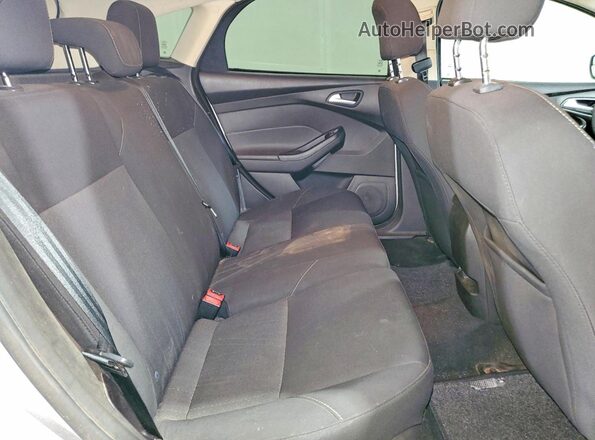 1FADP3K20GL277260 2016 FORD FOCUS Silver Հետևի նստատեղերի տեսք