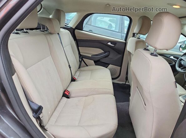 1FADP3K20GL292101 2016 FORD FOCUS Gray Widok tylnych siedzeń
