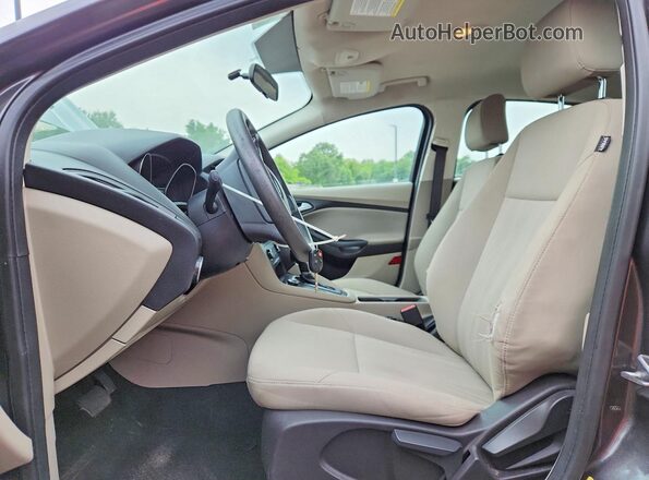 1FADP3K20GL292101 2016 FORD FOCUS Gray Widok wnętrza z przodu