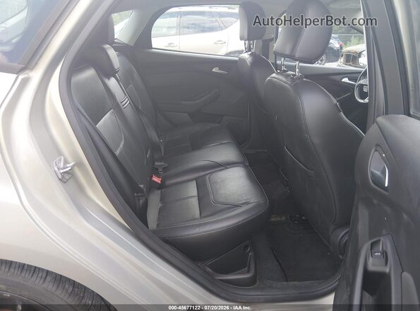 1FADP3K20GL329602 2016 FORD FOCUS Gold Widok naklejki z numerem VIN