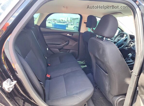 1FADP3K20GL368030 2016 FORD FOCUS Black Հետևի նստատեղերի տեսք