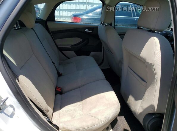 1FADP3K20HL248052 2017 FORD FOCUS White Vista interior trasera