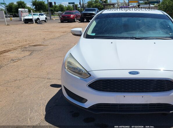 1FADP3K20HL299809 2017 FORD FOCUS Белый Вид спереди