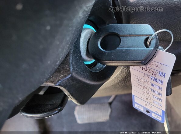 1FADP3K20HL299809 2017 FORD FOCUS Белый Вид панели приборов