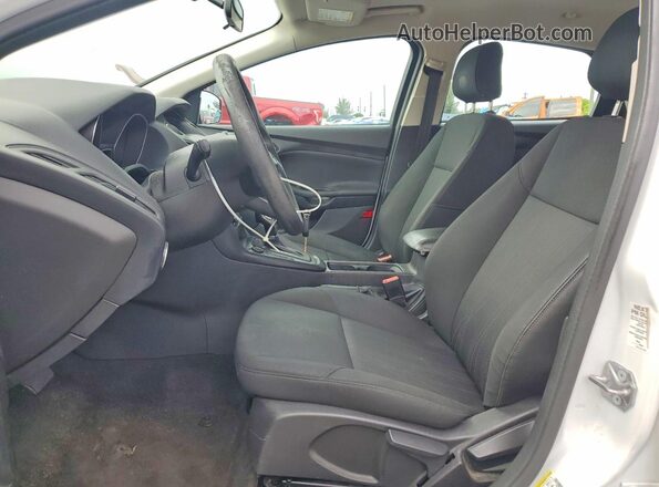 1FADP3K20JL218006 2018 FORD FOCUS White Widok wnętrza z przodu