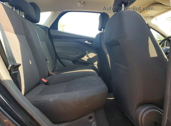 1FADP3K20JL305825 2018 FORD FOCUS Black Widok tylnych siedzeń