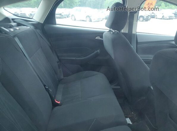 1FADP3K21GL227919 2016 FORD FOCUS White Rear seats view