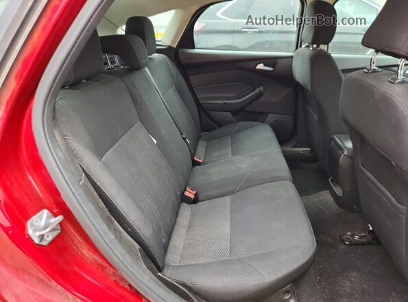 1FADP3K21GL362270 2016 FORD FOCUS Red Rear seats view