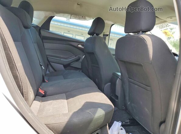 1FADP3K21GL385323 2016 FORD FOCUS Silver Vista de los asientos traseros
