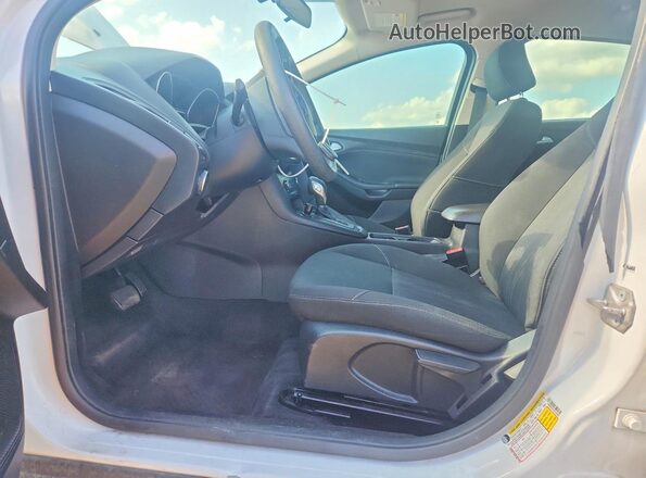 1FADP3K21HL263269 2017 FORD FOCUS White Вид салону спереду