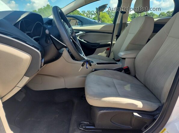 1FADP3K21JL231976 2018 FORD FOCUS White Front interior view