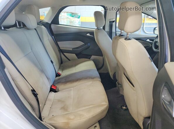 1FADP3K21JL299243 2018 FORD FOCUS White Հետևի նստատեղերի տեսք