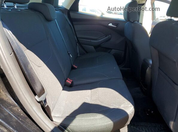 1FADP3K22GL223202 2016 FORD FOCUS Black Rear seats view