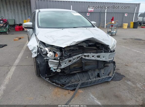 1FADP3K22HL319638 2017 FORD FOCUS Silver Вид спереду
