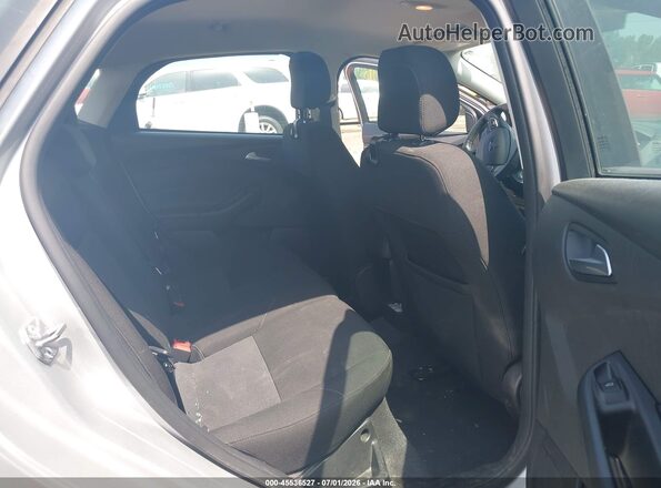 1FADP3K22JL300934 2018 FORD FOCUS Silver Widok naklejki z numerem VIN