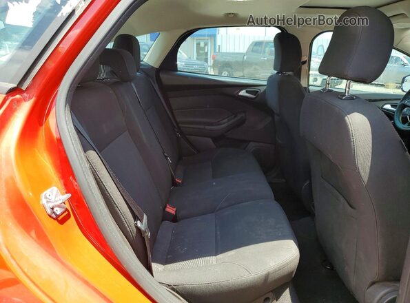 1FADP3K23GL309425 2016 FORD FOCUS Red უკანა სავარძლების ხედი