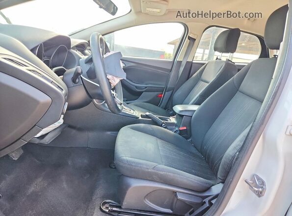 1FADP3K23GL313507 2016 FORD FOCUS White Սալոնի դիմացի տեսք