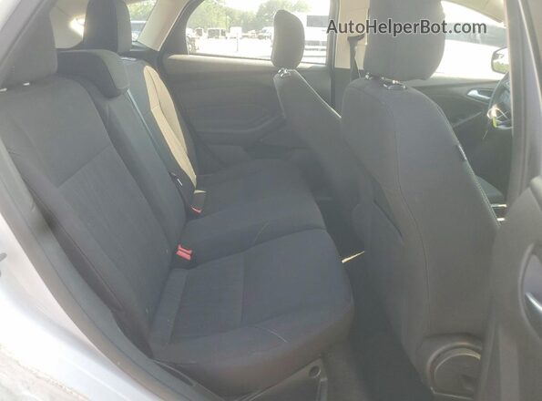 1FADP3K23GL313586 2016 FORD FOCUS White Vista de los asientos traseros