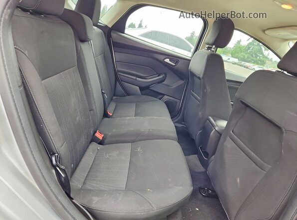 1FADP3K23HL290795 2017 FORD FOCUS Silver Rear seats view
