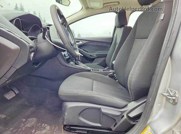 1FADP3K23HL290795 2017 FORD FOCUS Silver Front interior view