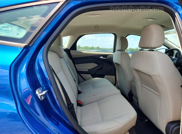 1FADP3K23JL329911 2018 FORD FOCUS Blue Widok tylnych siedzeń