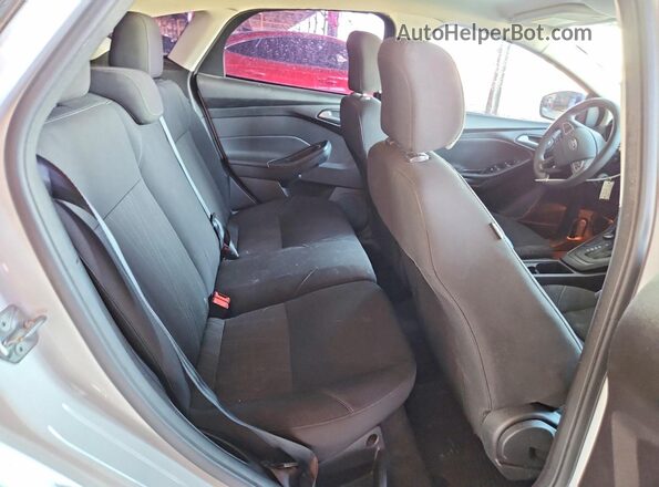 1FADP3K24HL217368 2017 FORD FOCUS White Rear seats view