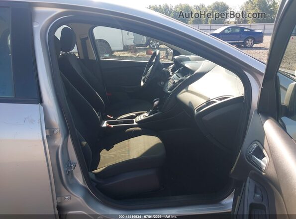 1FADP3K24HL224773 2017 FORD FOCUS Silver Vista interior delantera