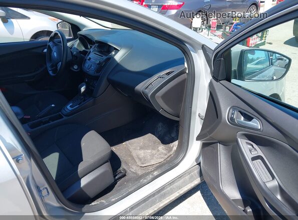 1FADP3K24HL246403 2017 FORD FOCUS Gray Vista interior delantera