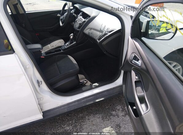 1FADP3K24HL278364 2017 FORD FOCUS White Вид салону спереду